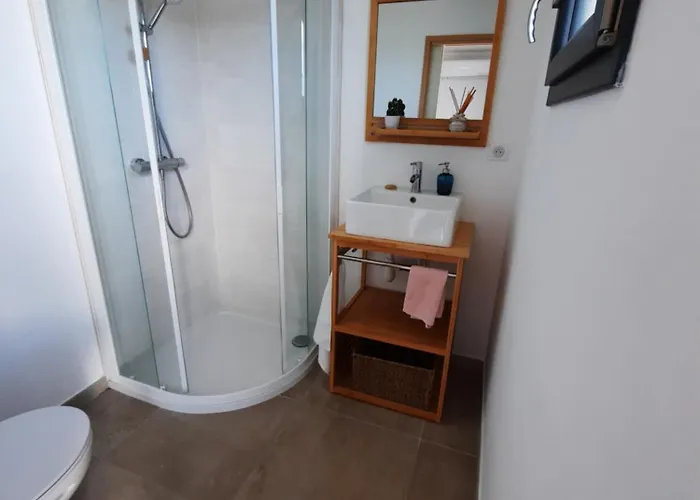 Oda ve Kahvaltı Face A La *