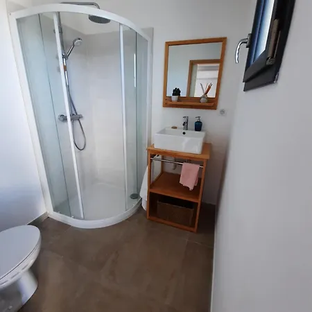 Bed & Breakfast Face A La *